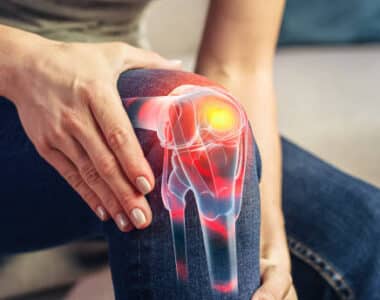 Illustration comparing osteoarthritis and rheumatoid arthritis affecting human joints