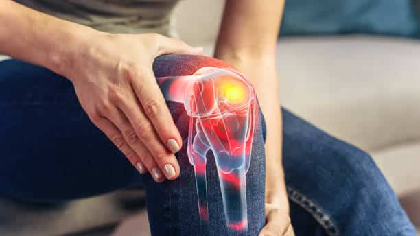 Illustration comparing osteoarthritis and rheumatoid arthritis affecting human joints